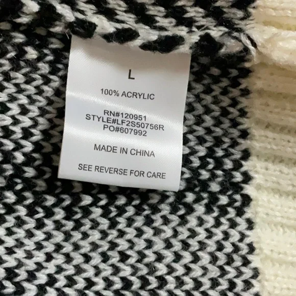 Olive & Oak Black and White Plaid Cardigan - Picture 5 of 10